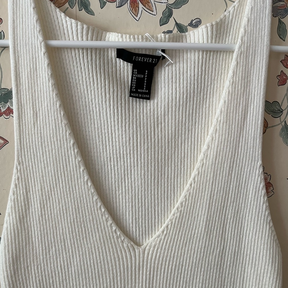 White Ribbed V-Neck Tank Top - Picture 2 of 2